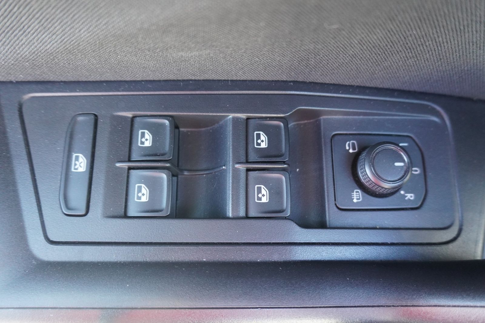 Volkswagen T-Roc 1.5 TSI DSG - Samsaru's Car Outlet