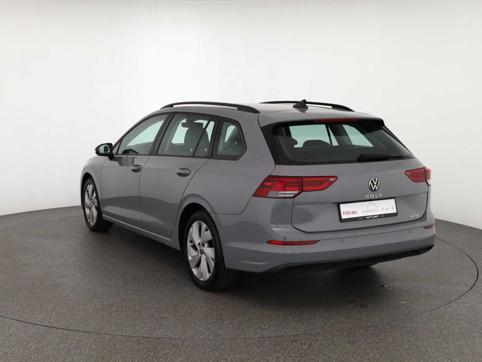 Volkswagen Golf VIII Variant 1.0 eTSI DSG - Samsaru's Car Outlet