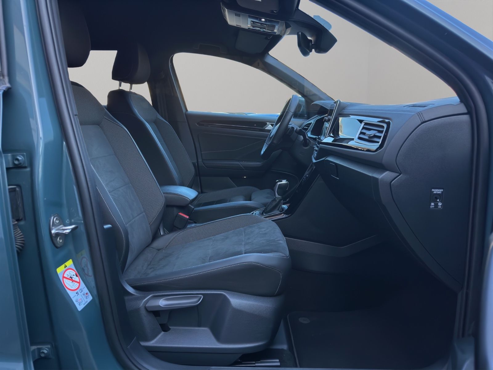 Volkswagen T-Roc R-Line 4M - Samsaru's Car Outlet