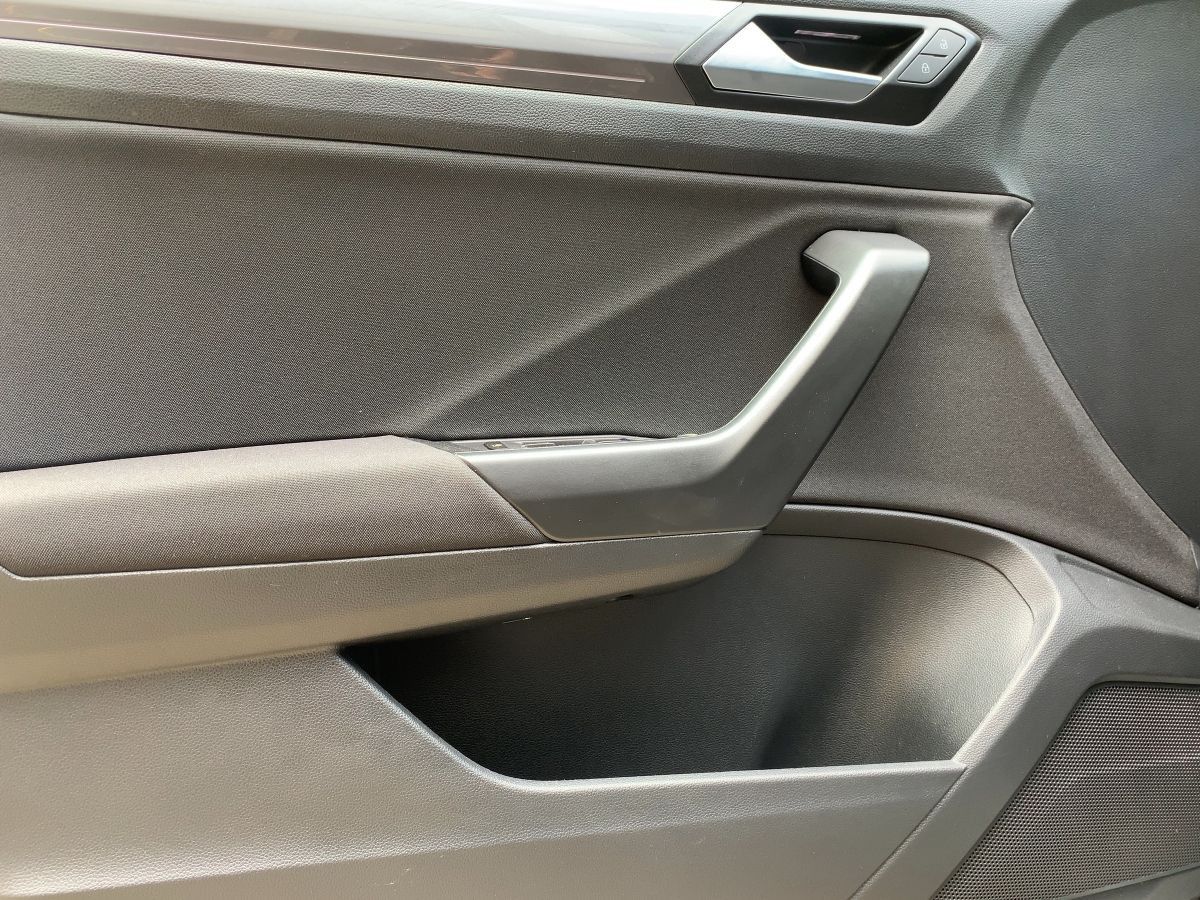 Volkswagen T-Roc 1.5 TSI DSG R-LINE - Samsaru's Car Outlet