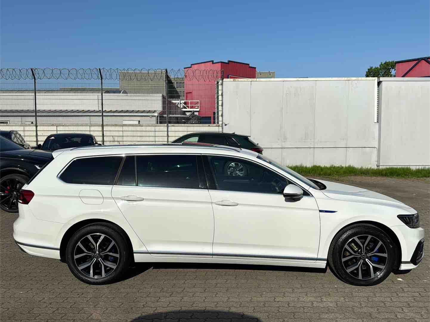 Volkswagen Passat Variant GTE - Samsaru's Car Outlet