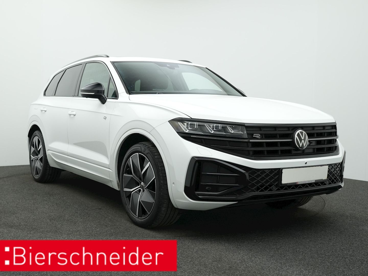 Volkswagen Touareg 3.0 TDI R-line BLACK-STYLE - Samsaru's Car Outlet