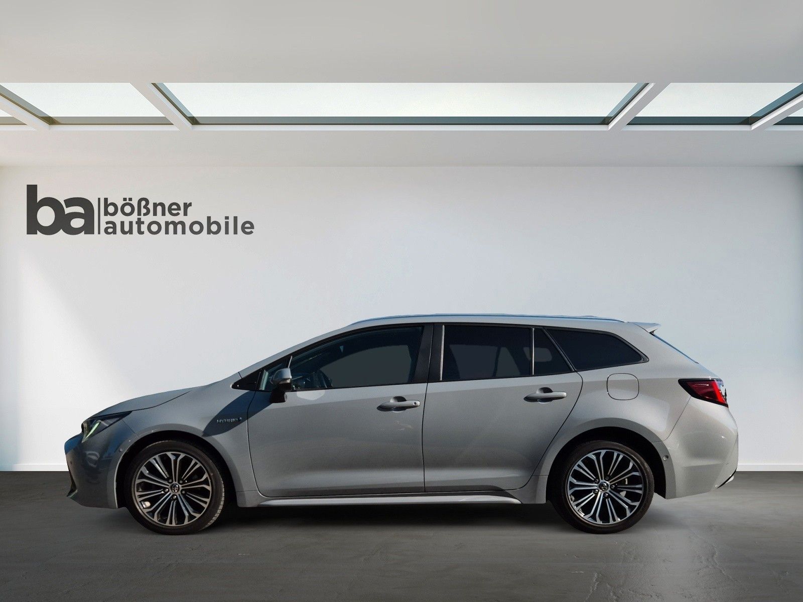 Toyota Corolla Touring Sports Hybrid Club - Samsaru's Car Outlet
