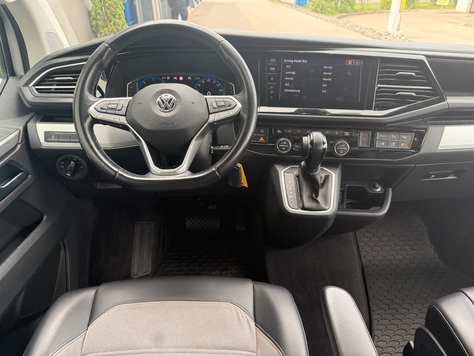 Volkswagen T6.1 MULTIVAN TDI 4MOTION DSG - Samsaru's Car Outlet