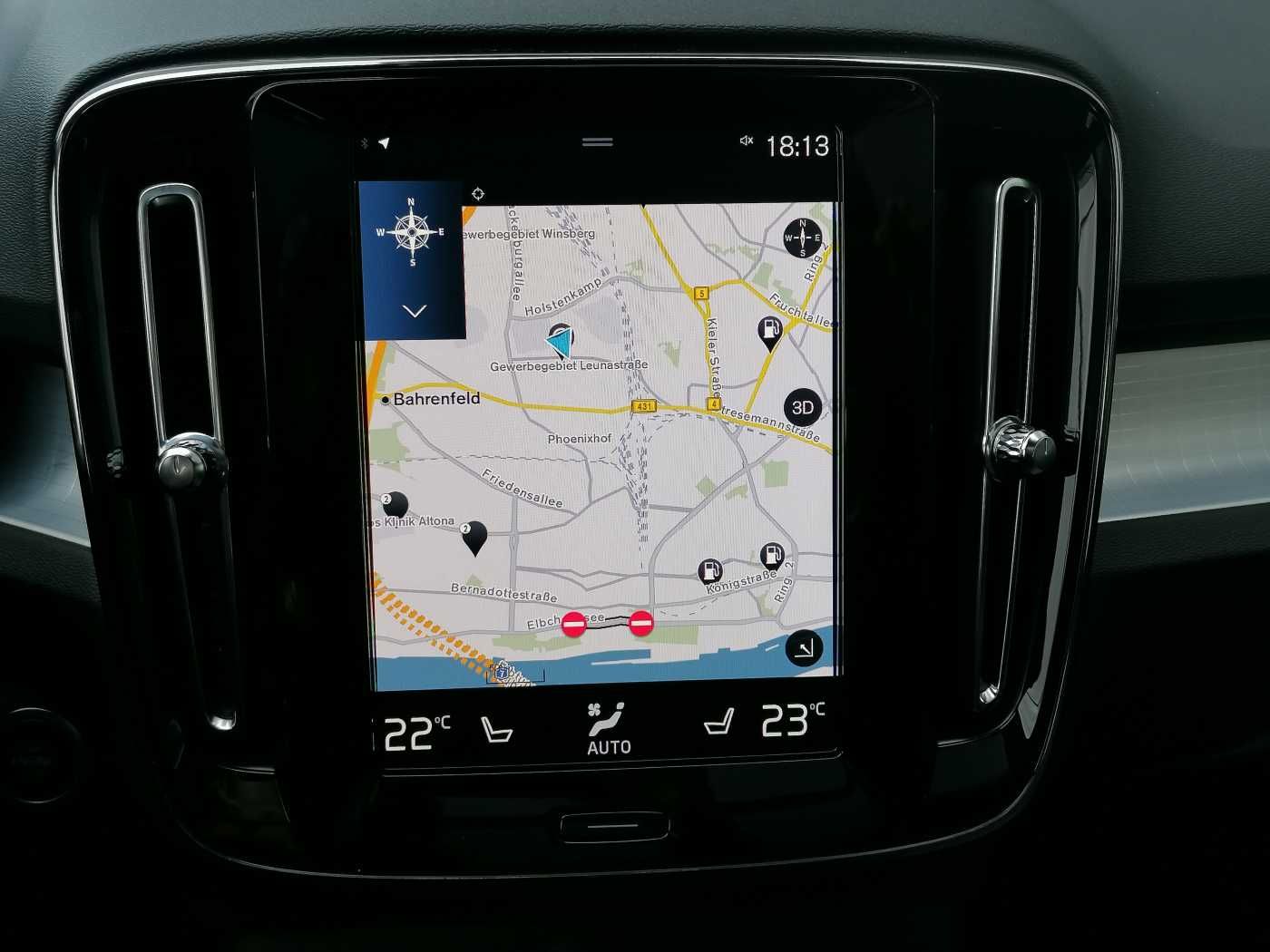 Volvo XC40 T2 2WD Plus Dark 360°/ AHK/ PANO