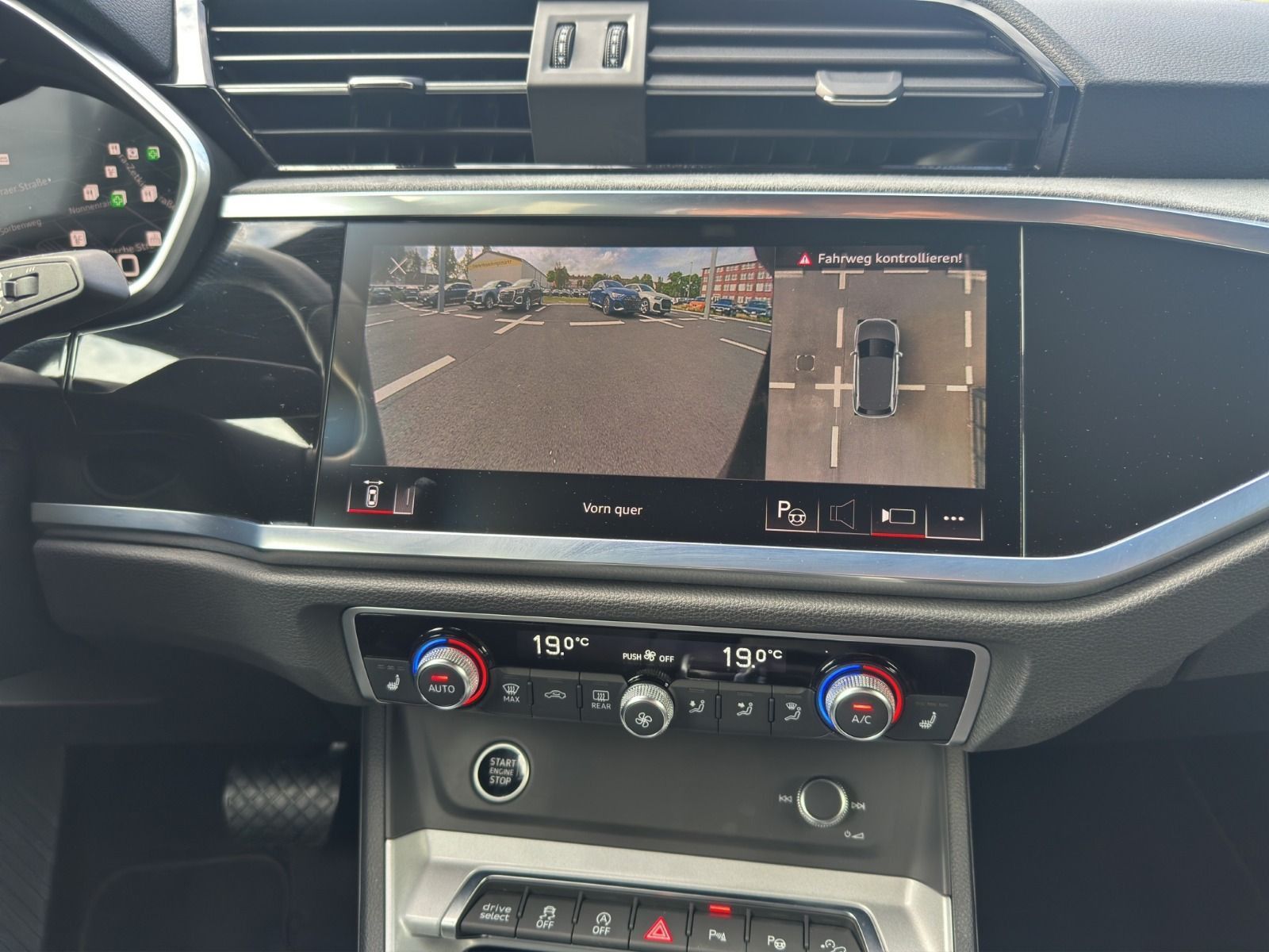 Audi Q3 40 TFSI quattro S line - Samsaru's Car Outlet