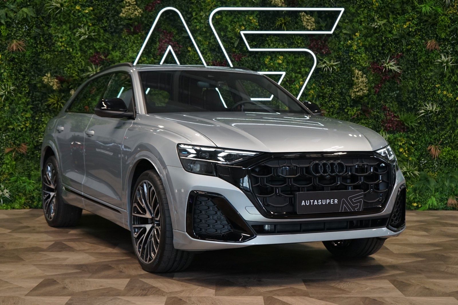 Audi Q8 50 TDI S-LINE - Samsaru's Car Outlet