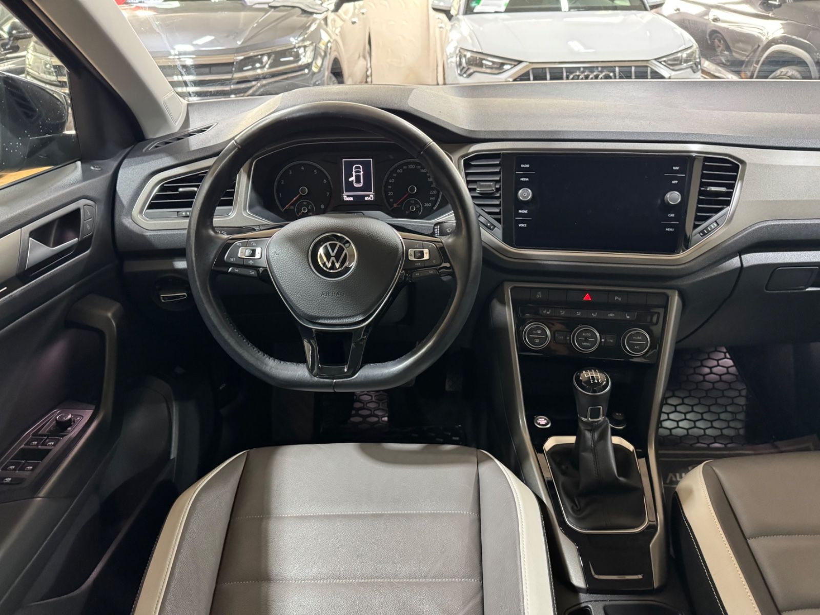 Volkswagen T-Roc Style 1.5 TSI - Samsaru's Car Outlet