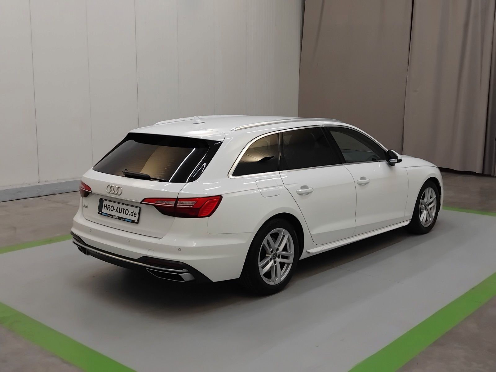 Audi A4 Avant 40 2.0 TFSI advanced - Samsaru's Car Outlet