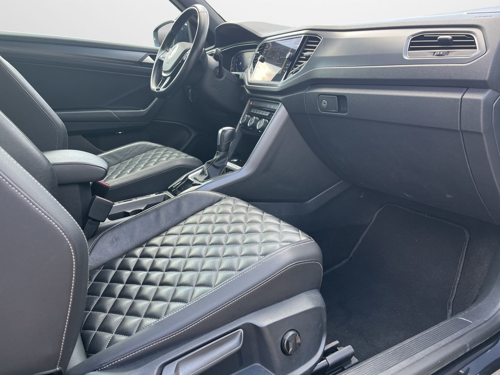 Volkswagen T-Roc 1.5 TSI DSG R-Line Black - Samsaru's Car Outlet