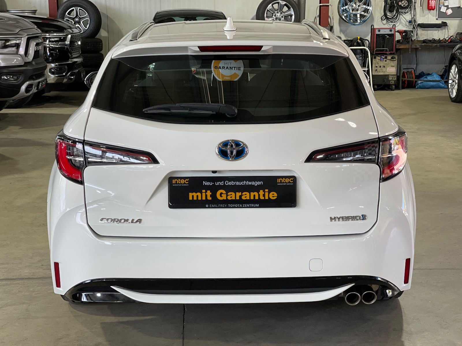 Toyota TOURING SPORTS HYBRID BUSINESS - Samsaru's Car Outlet