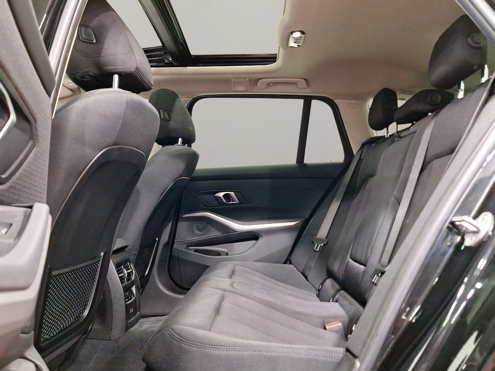 BMW 330i xDrive Touring - Samsaru's Car Outlet