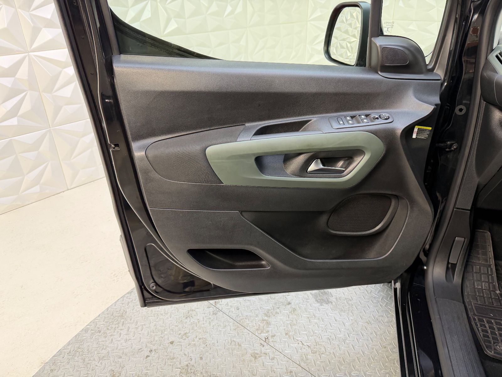 Citroën Berlingo XL BlueHDi 130 EAT8 SHINE+ANHÄNGERKUP.+