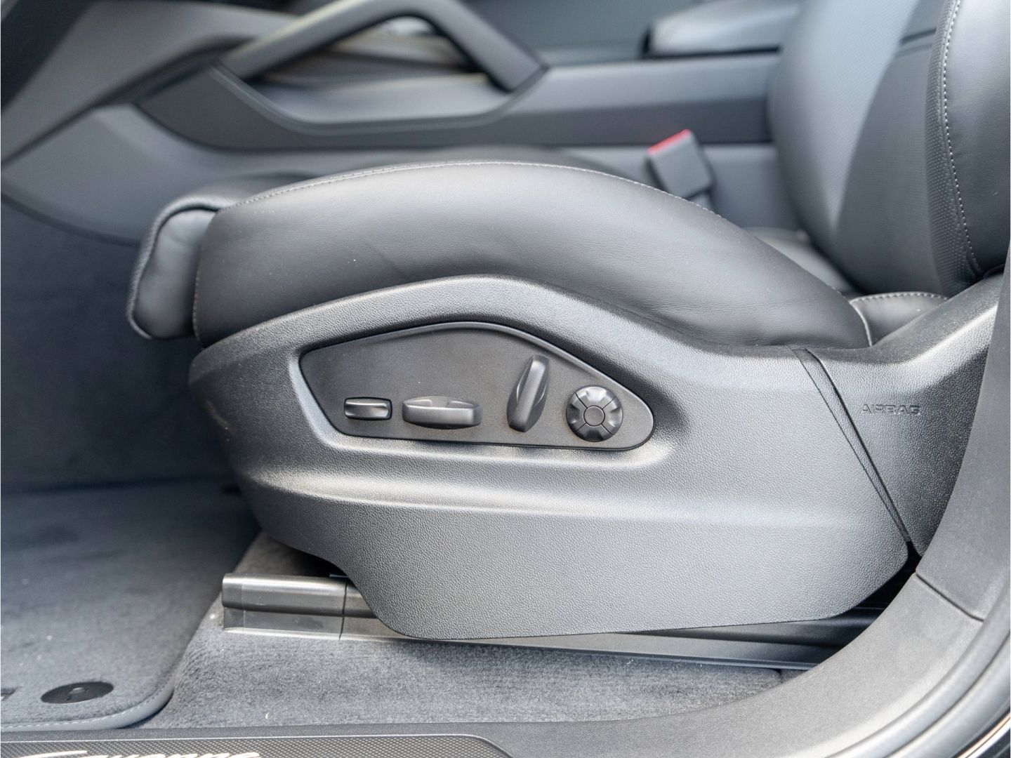 Porsche Cayenne E-Hybrid Hinterachslenkung BOSE HD-Matri