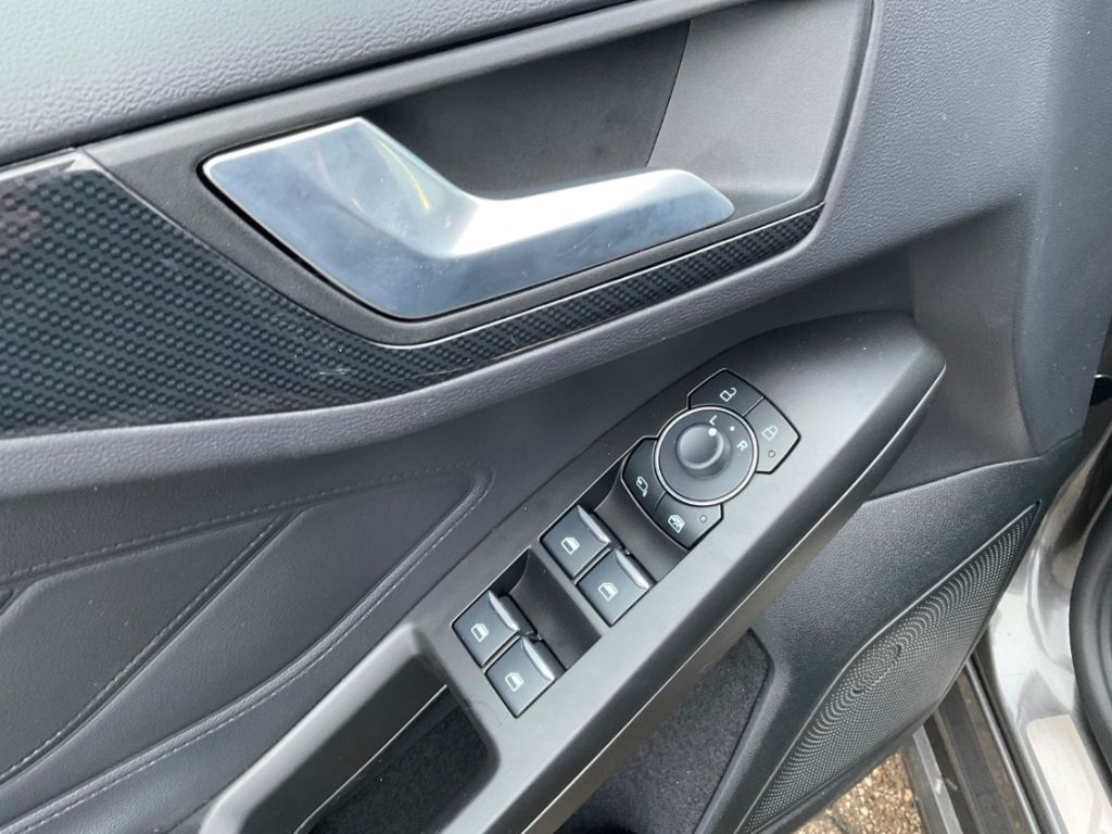Ford Focus Turnier ST-Line X MHEV+Automatik+Pano+LED