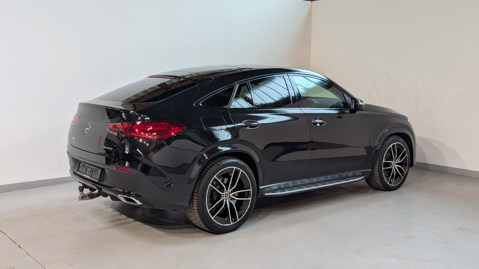 Mercedes-Benz GLE 300 d 4Matic Coupe AMG-MB100-AHK-PANO-DSTR+