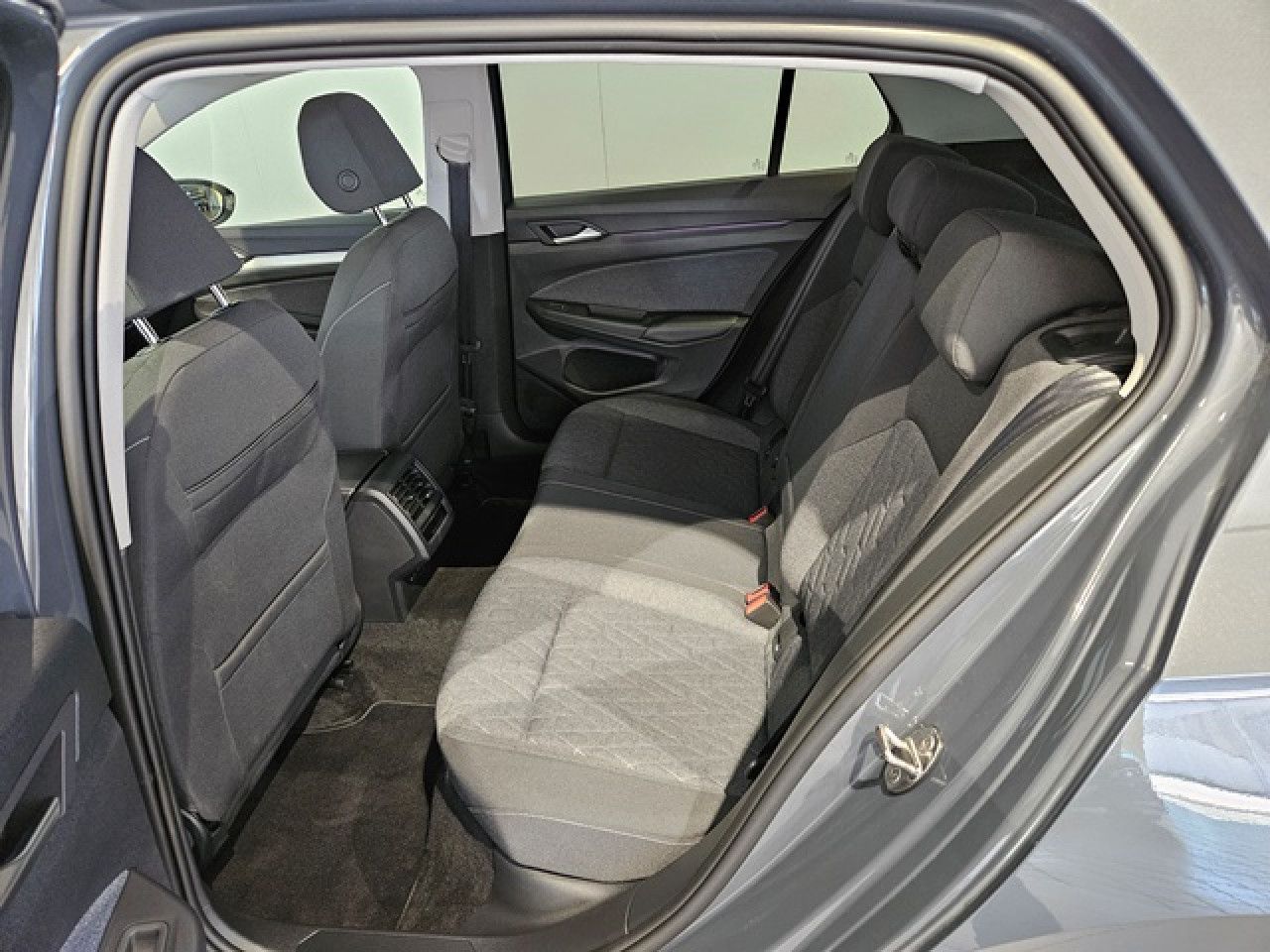 Volkswagen Golf 1.5 eTSI Move DSG - Samsaru's Car Outlet