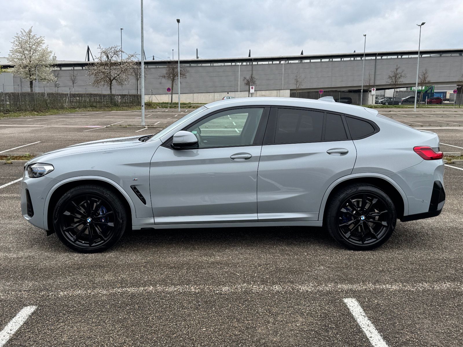 BMW X4 xDrive30d*M Sport*Laserlicht*HUD*AHK*SHZ*Kam.