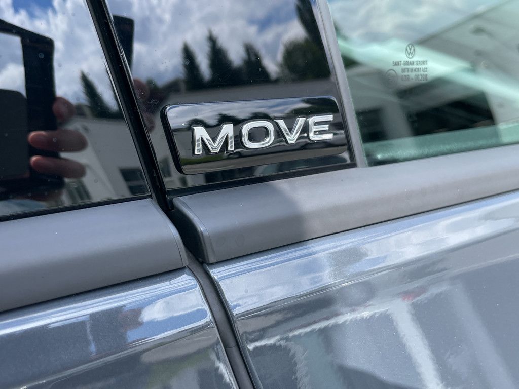 Volkswagen Golf VIII 1.5 eTSI MOVE - Samsaru's Car Outlet