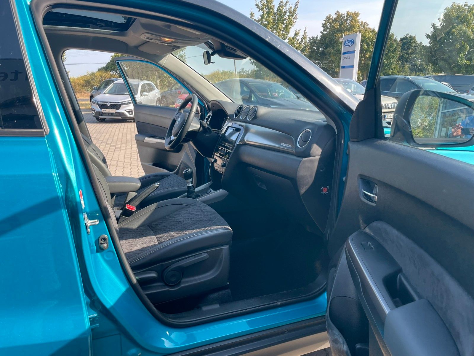 Suzuki Vitara 1.5 Hybrid Comfort+ 4x4 - Samsaru's Car Outlet