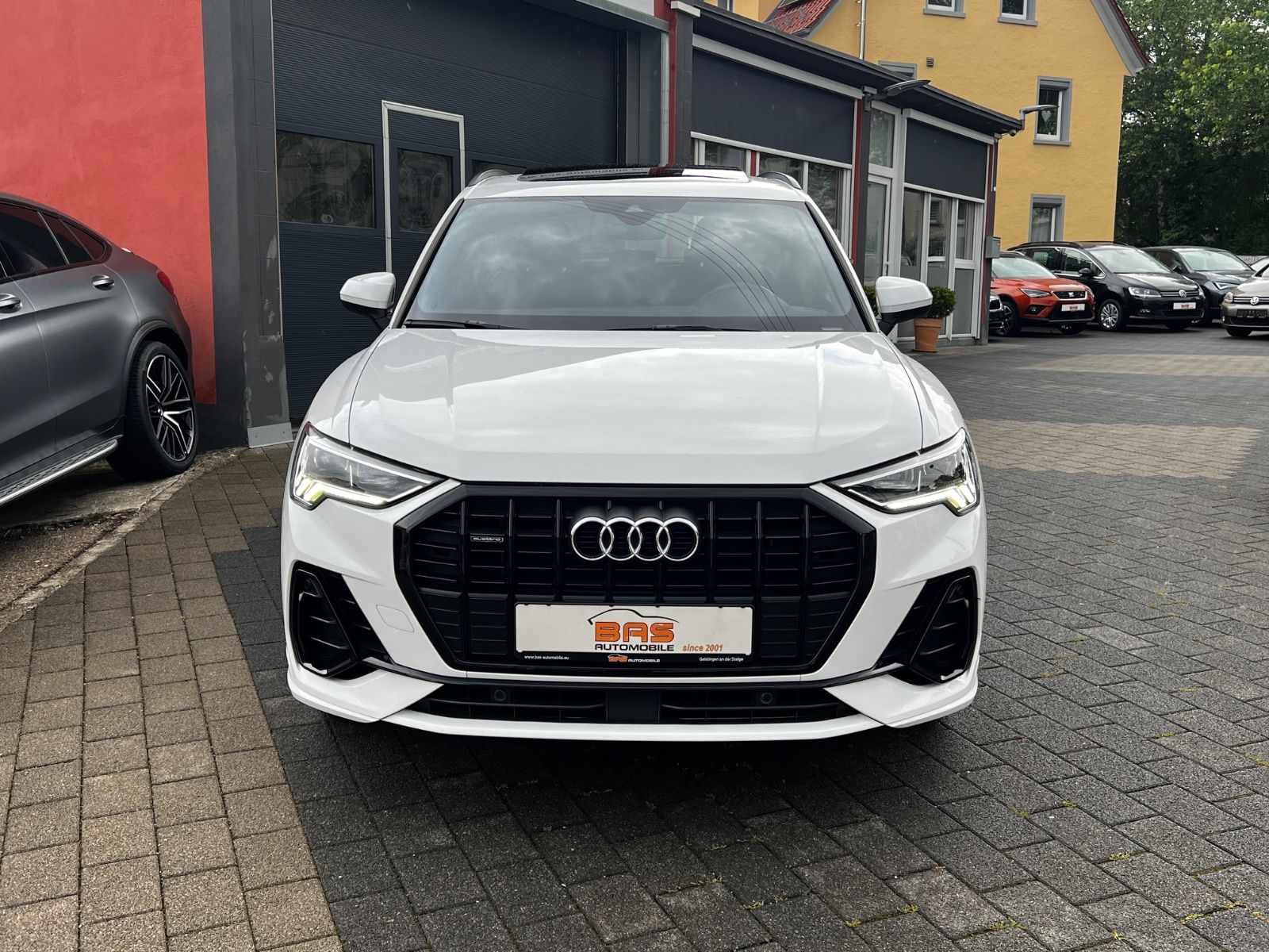 Audi Q3 45 TFSI quattro S line - Samsaru's Car Outlet