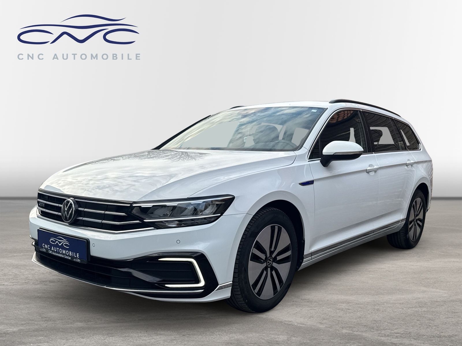 Volkswagen Passat Variant GTE DSG - Samsaru's Car Outlet
