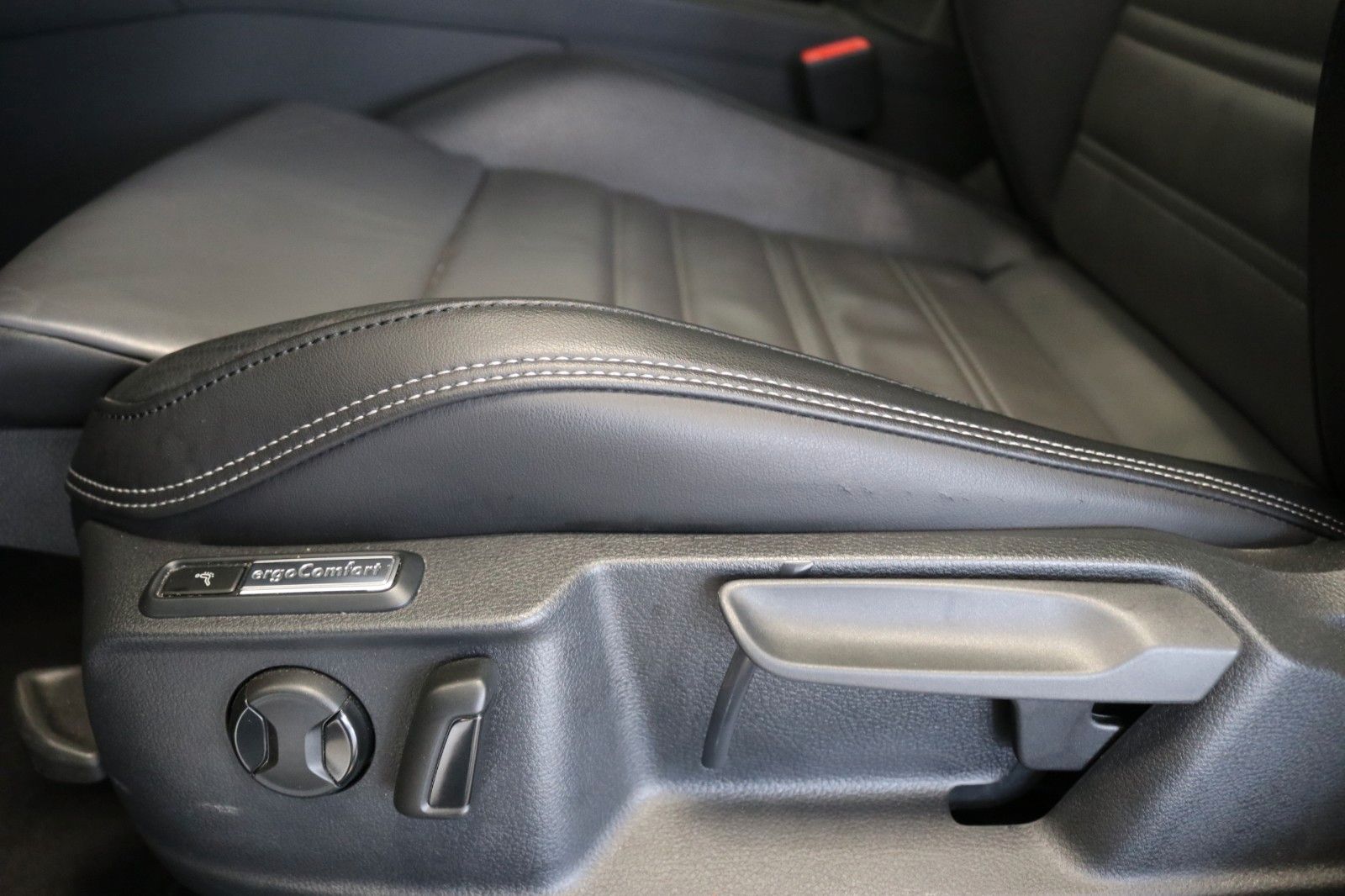 Volkswagen Passat 4M  R-Line DCC STHZ 360 Matrix Pano Leder