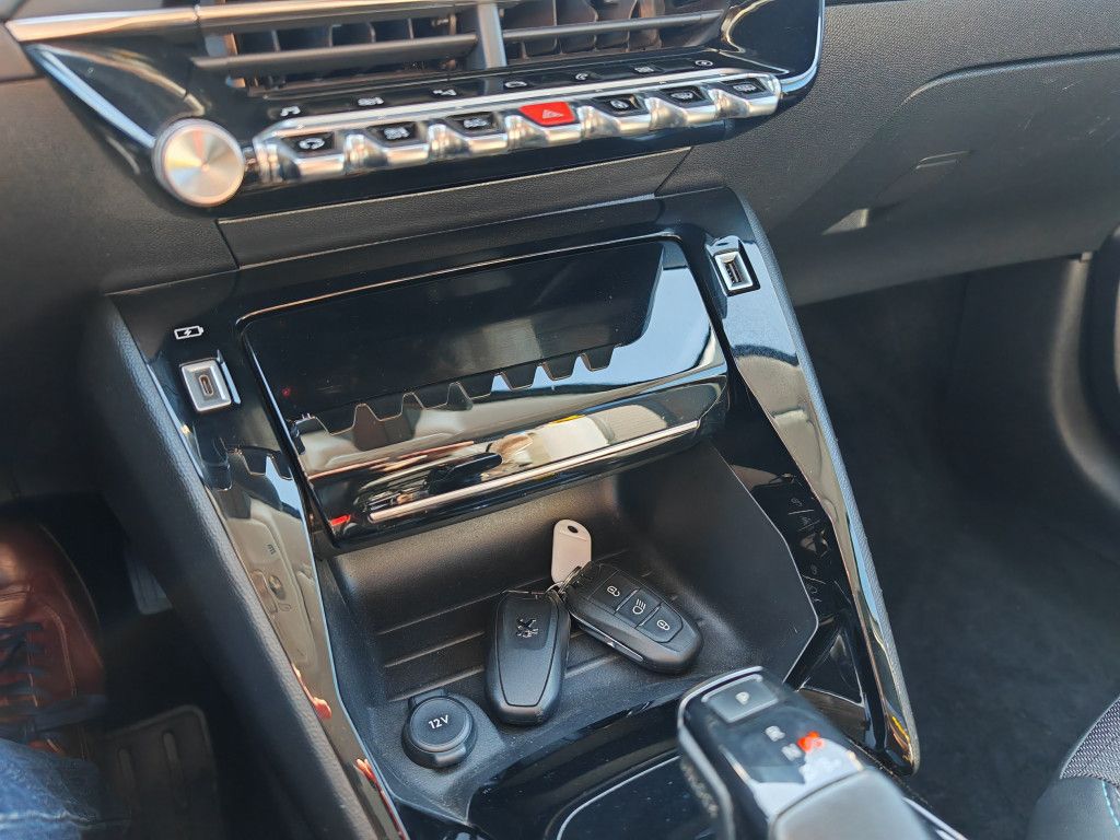 Peugeot 208 ELEKTRO ALLURE - Samsaru's Car Outlet