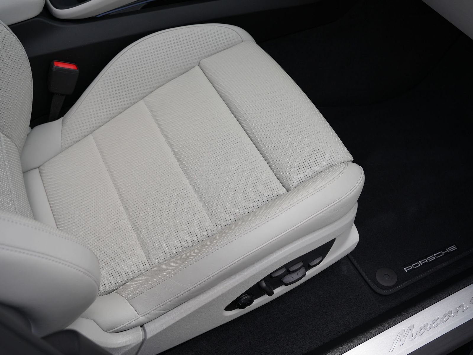 Porsche Macan 4 - Samsaru's Car Outlet