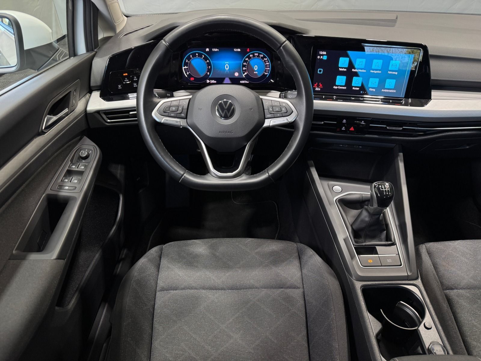 Volkswagen Golf Life 1.0 TSI - Samsaru's Car Outlet