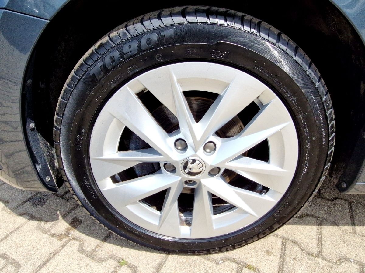 Skoda Octavia Combi 2.0 TDI DSG - Samsaru's Car Outlet