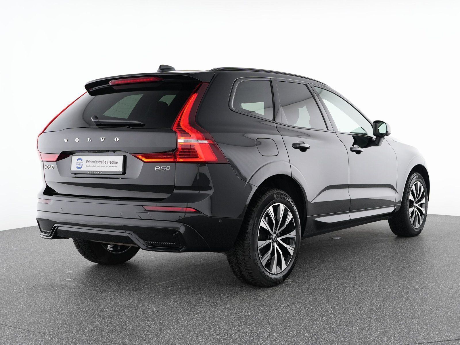 Volvo XC60 B5 Benzin AWD Plus Dark - Samsaru's Car Outlet