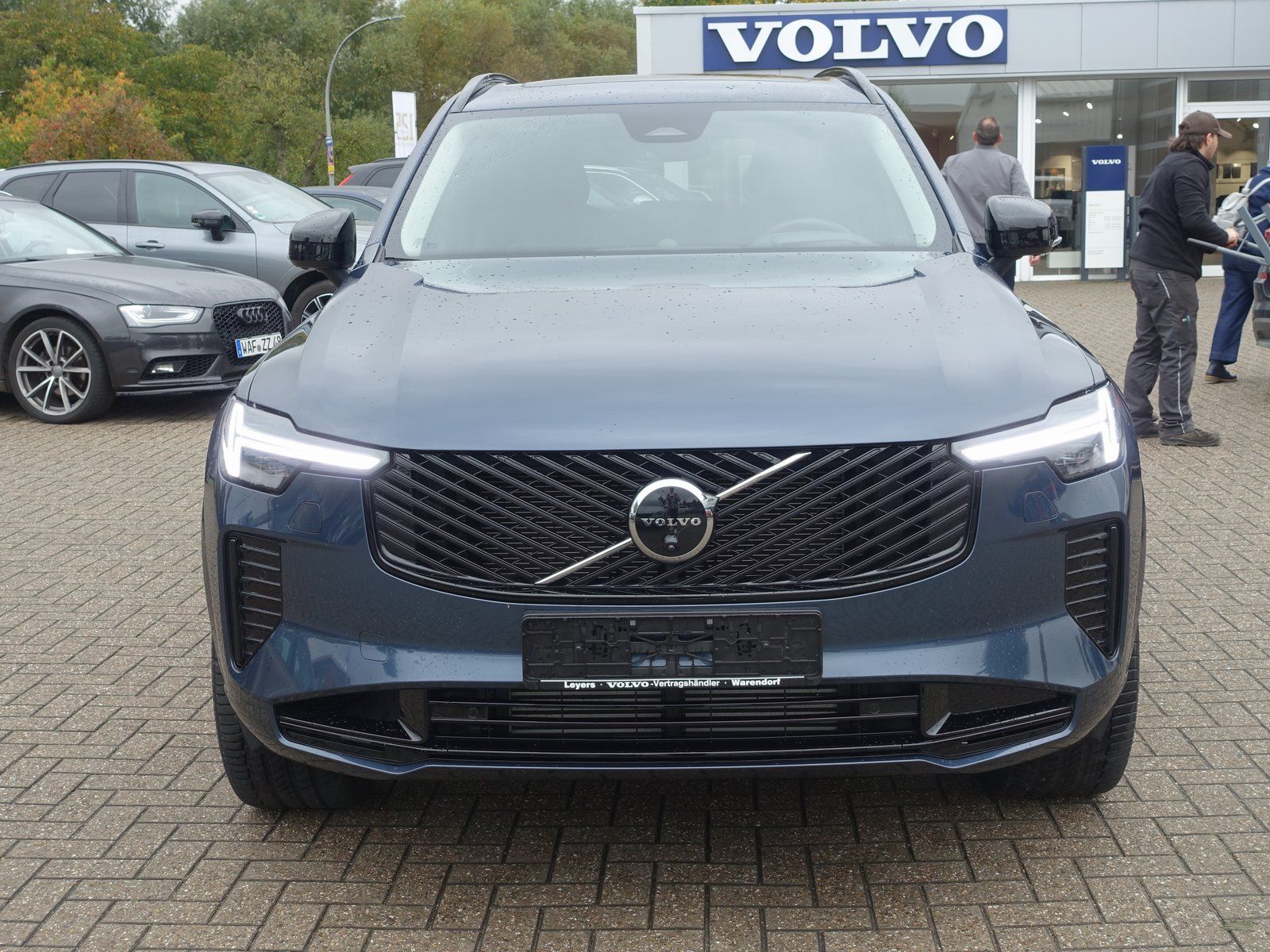 Volvo XC90 Plus Dark T8 AWD Plug-in Hybrid//B&W/AHK