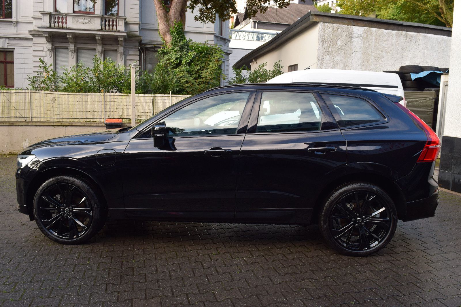 Volvo XC60 T6Plus Black Edition,AHK,Pano,360°K,H&K,21"