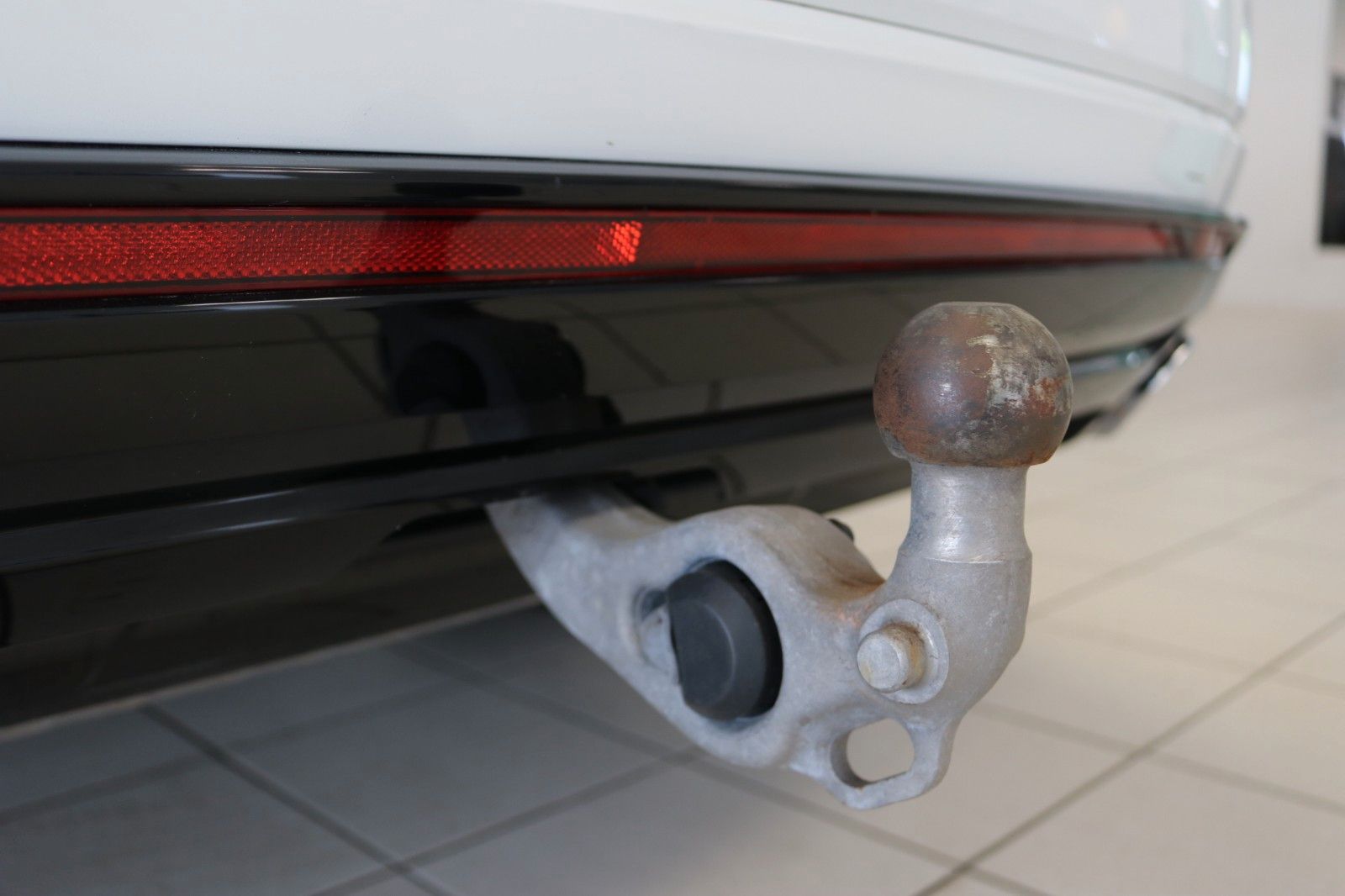 Volkswagen Touareg 2x R-Line Black - Samsaru's Car Outlet