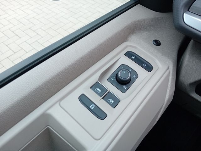 Volkswagen T7 Multivan - Samsaru's Car Outlet