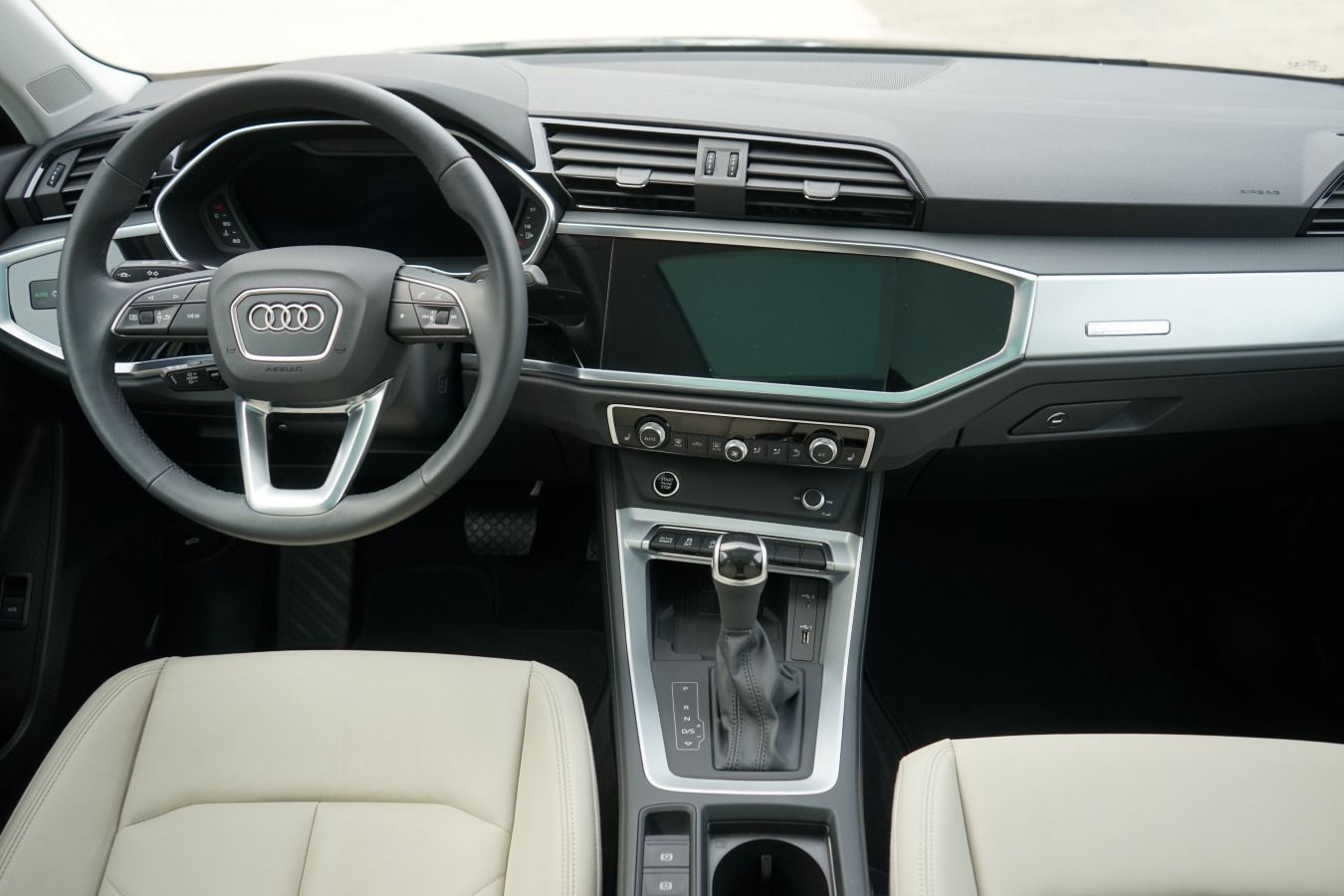 Audi Q3 45 TFSI quattro advanced - Samsaru's Car Outlet