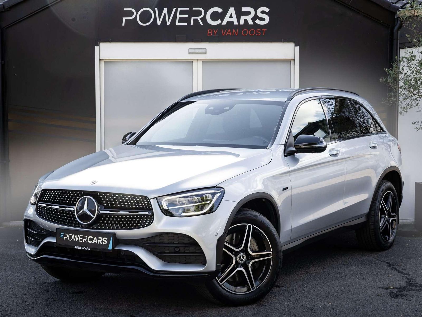 Mercedes-Benz GLC 300 e AMG Line - Samsaru's Car Outlet