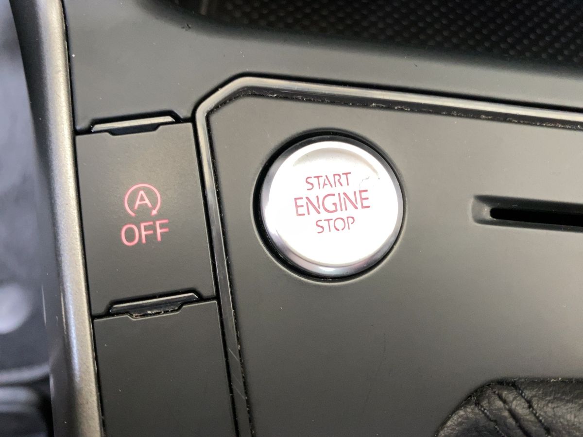 Volkswagen Polo VI Comfortline - Samsaru's Car Outlet