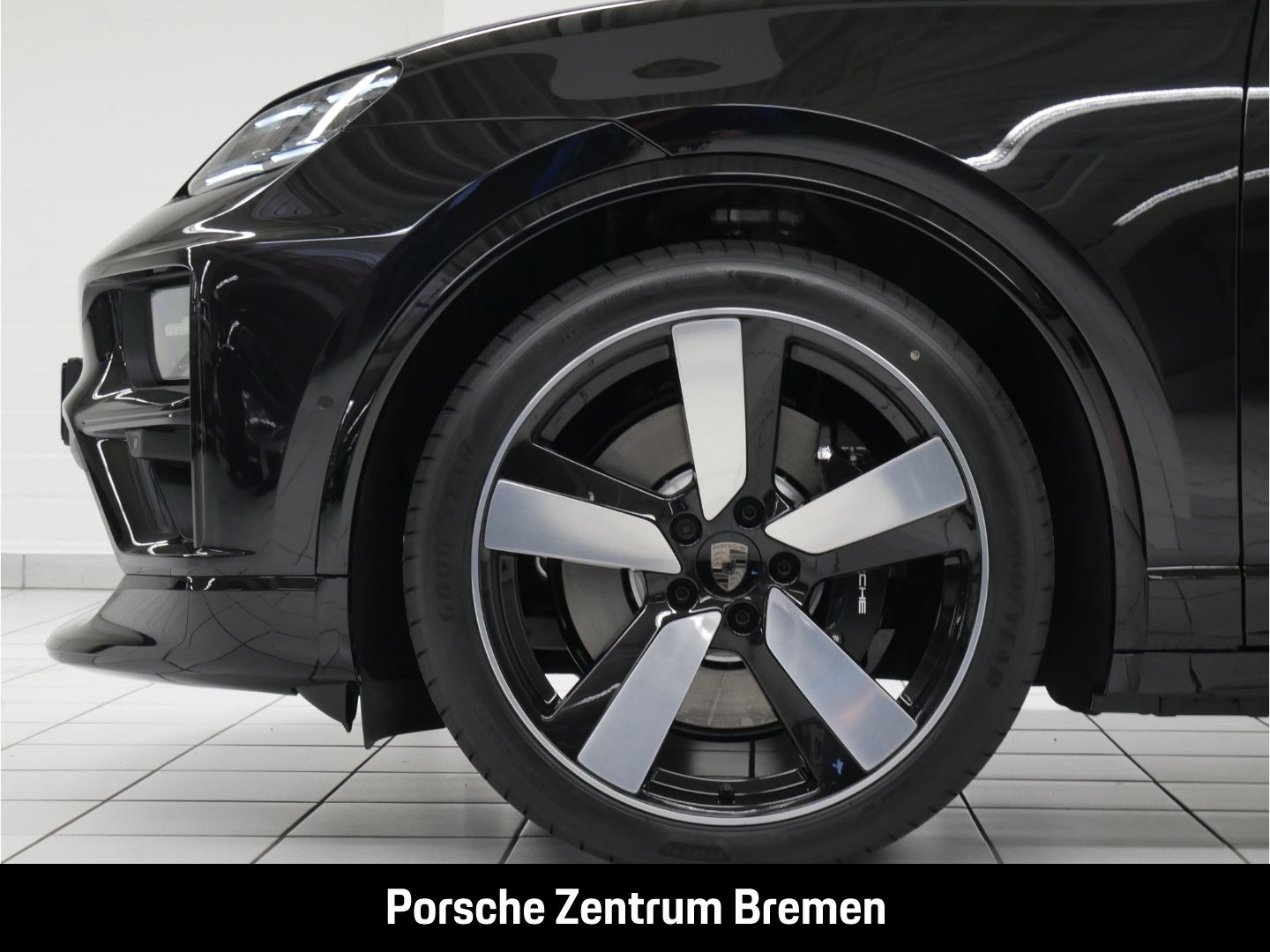 Porsche Macan Electric Turbo Sportpaket - Samsaru's Car Outlet