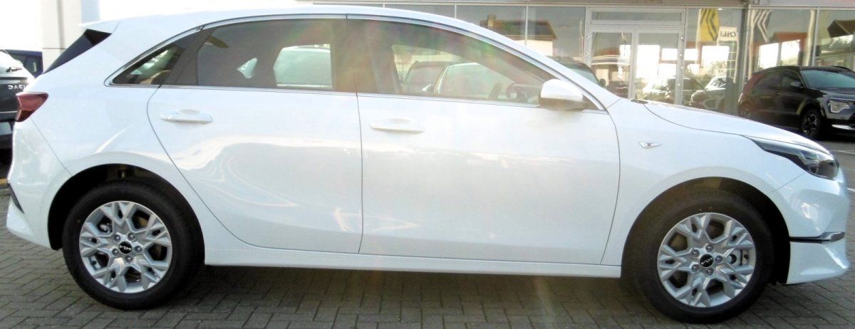 Kia Ceed 1.6 CRDi DCT Vision - Samsaru's Car Outlet