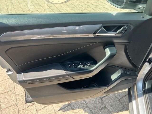 Volkswagen T-Roc 1.5 TSI Style - Samsaru's Car Outlet