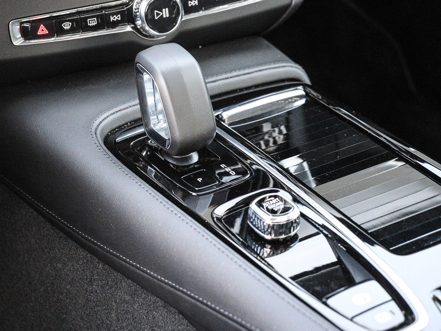Volvo S90 Plus Dark Recharge Plug-In Hybrid AWD StandH