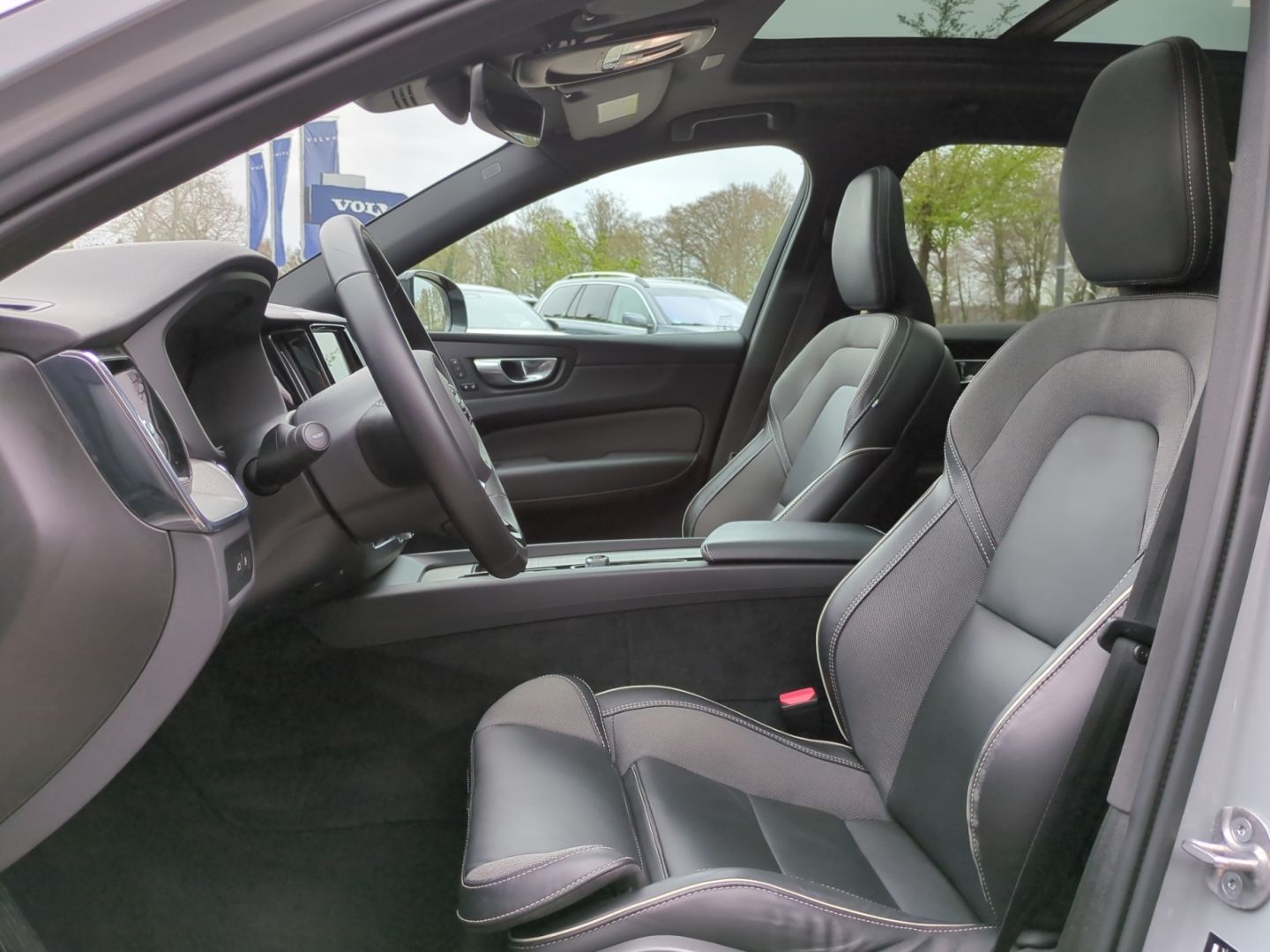 Volvo XC60 R Design Recharge T6 AWD Leder Panodach Nav