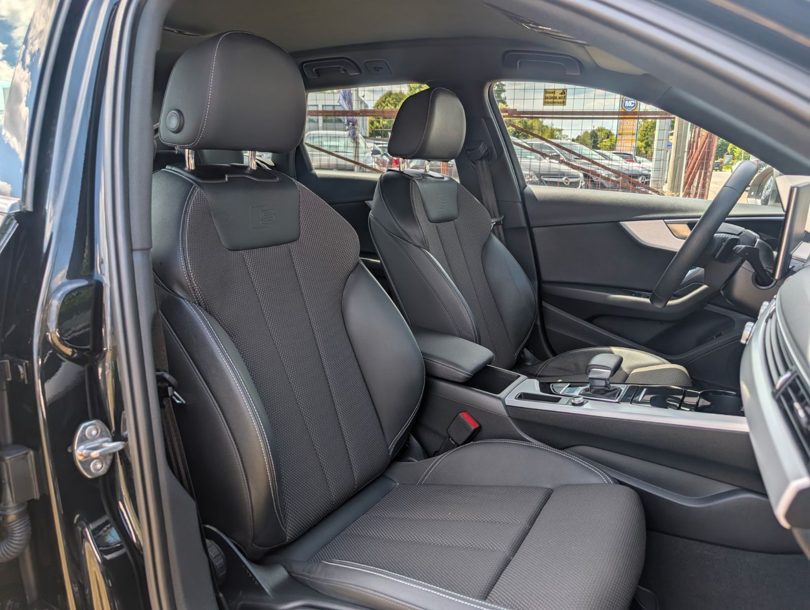 Audi A4 Avant 40 TFSI S line - Samsaru's Car Outlet