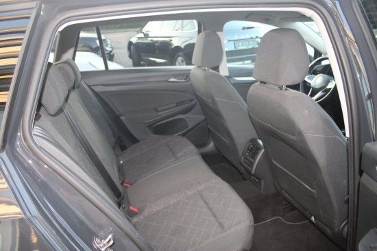 Volkswagen Golf VIII Variant 1.5 eTSI Life DSG - Samsaru's Car Outlet