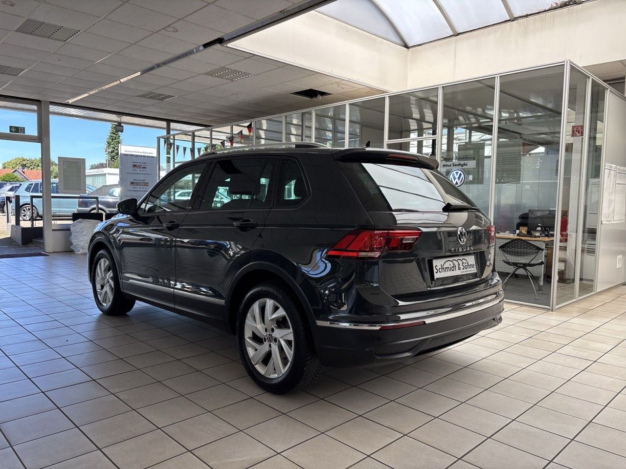 Volkswagen Tiguan 2.0 TDI Active - Samsaru's Car Outlet