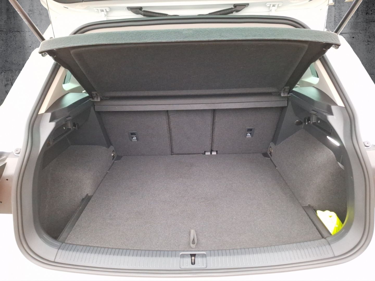 Volkswagen Tiguan 2.0 TDI Life - Samsaru's Car Outlet