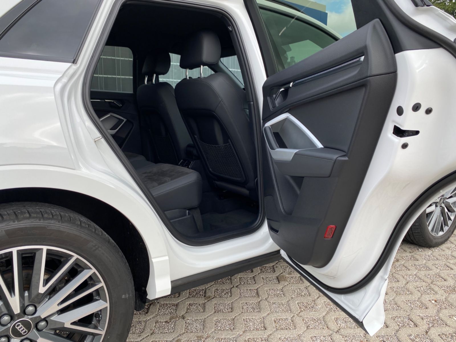 Audi Q3 35 TDI quattro S tronic S line - Samsaru's Car Outlet