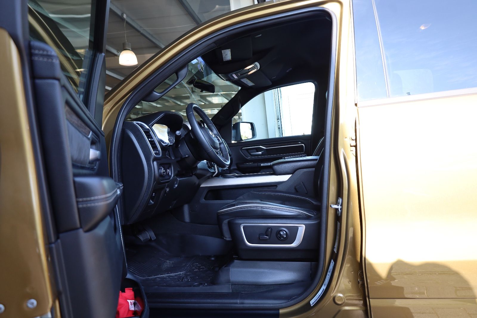 Dodge RAM 5.7 BigHorn/BRCGAS/AHK/SHZ/SBL/NAVI/TEMP/R20